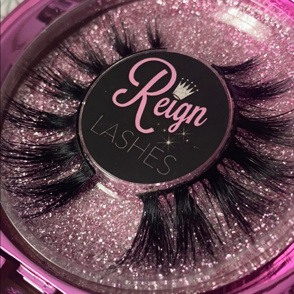 Reign Lashes “Snow” ❄️ Never Worn!